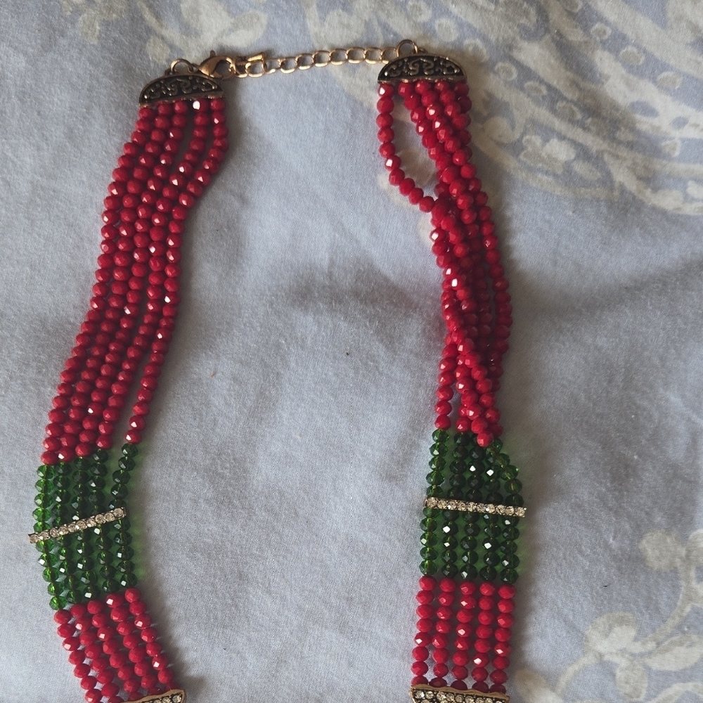 Elegant Red and Green Beaded Necklace - Picture 4 of 6